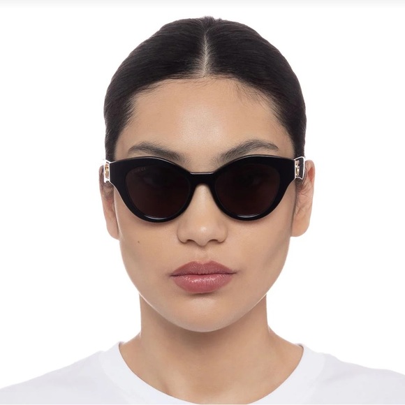 ? Authentic GUCCI GG0957S 003 cat eye Gucci sunglass black frame brown lenses. main image 4